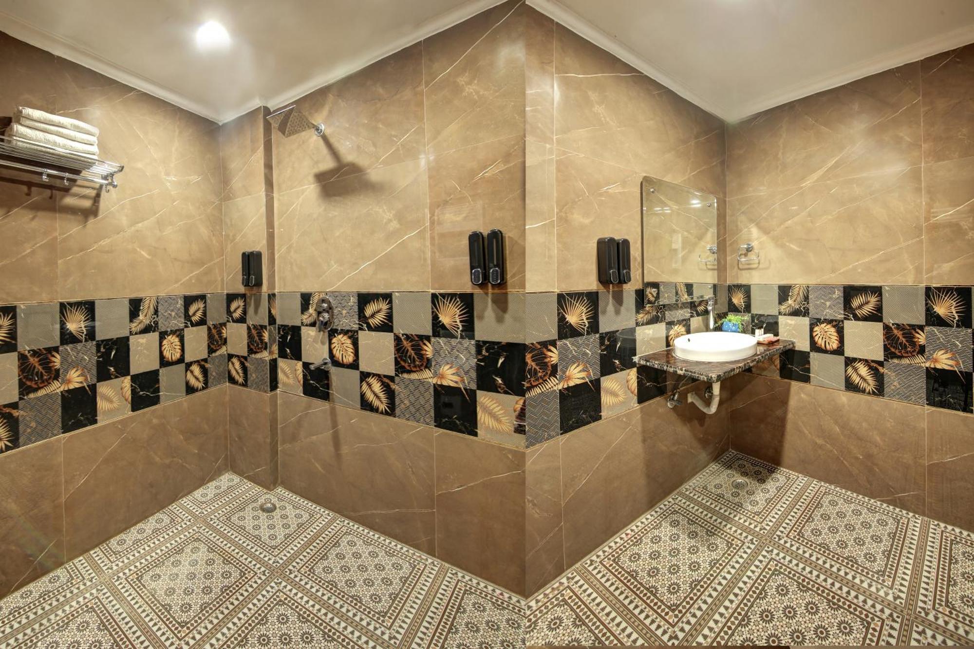 Hotel Neu Villa - Near Connaught Place & New Delhi Railway Station Екстер'єр фото
