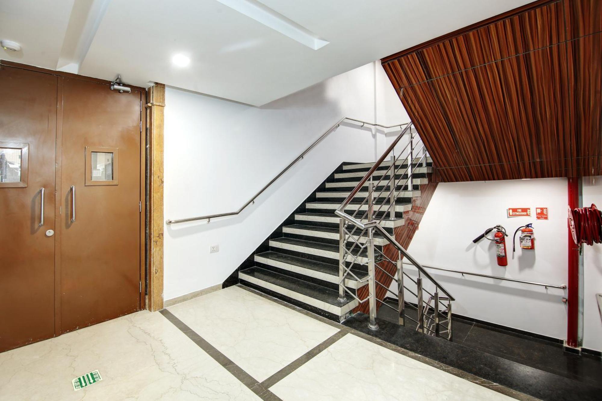 Hotel Neu Villa - Near Connaught Place & New Delhi Railway Station Екстер'єр фото