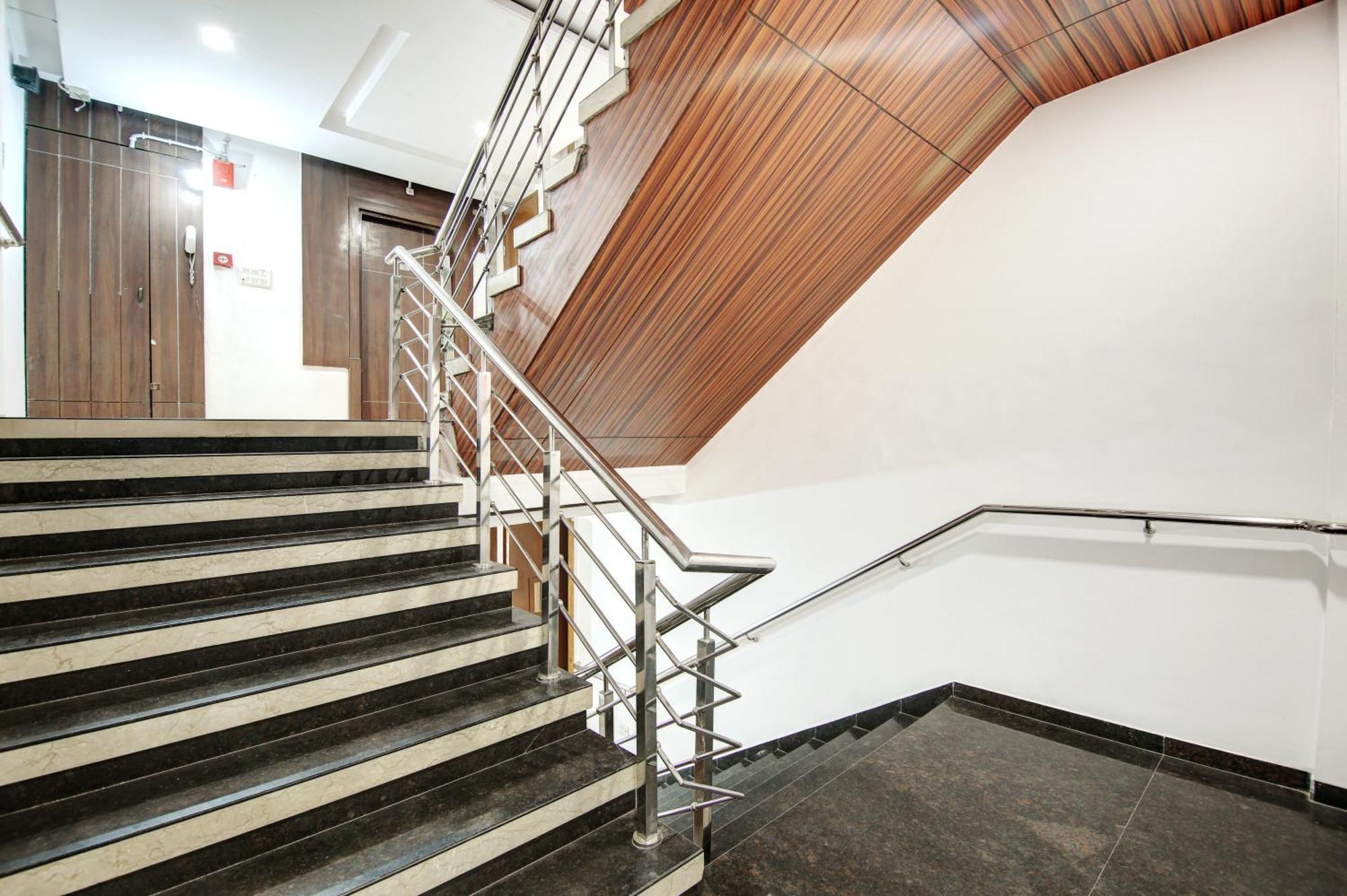Hotel Neu Villa - Near Connaught Place & New Delhi Railway Station Екстер'єр фото