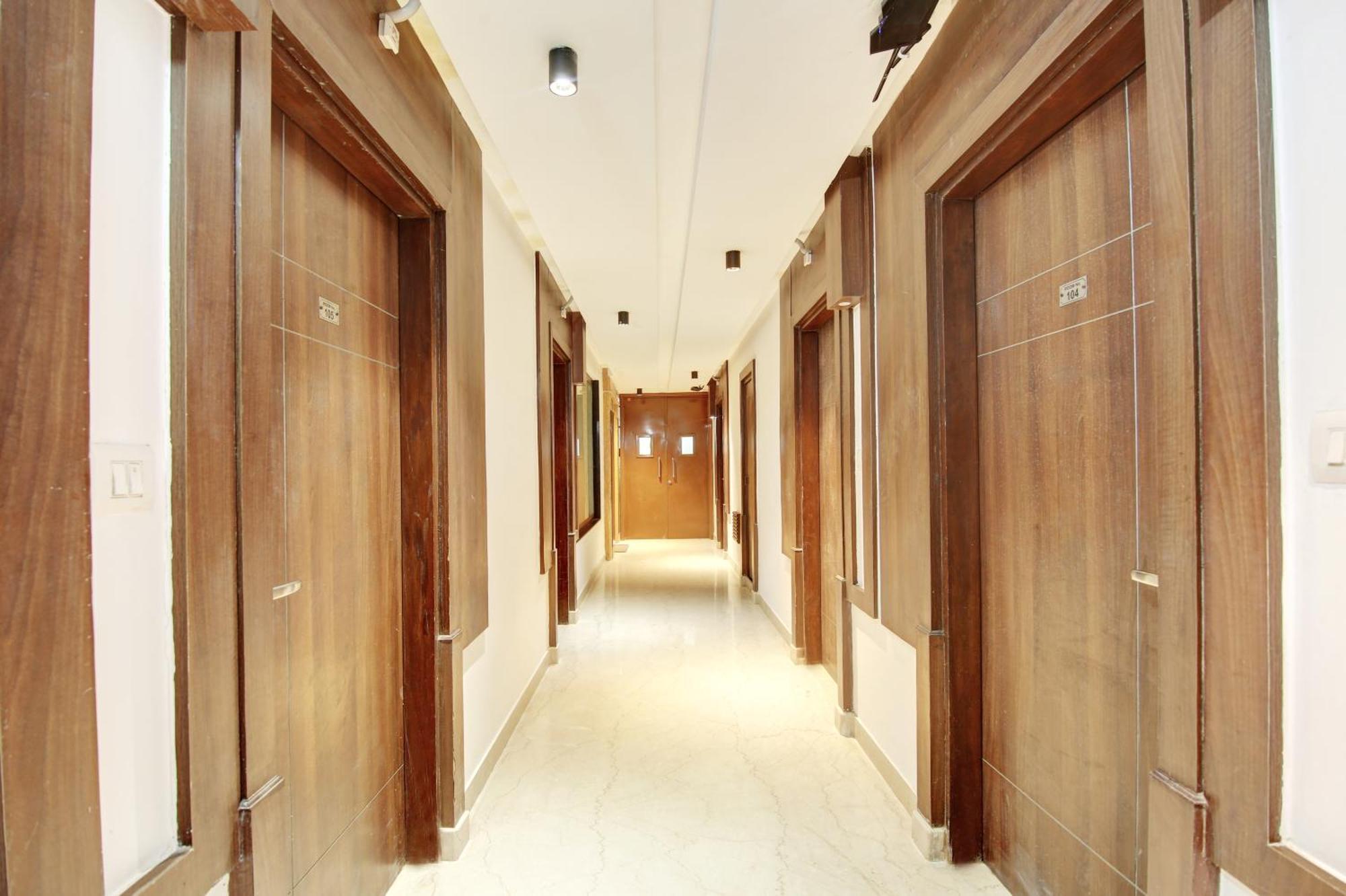 Hotel Neu Villa - Near Connaught Place & New Delhi Railway Station Екстер'єр фото